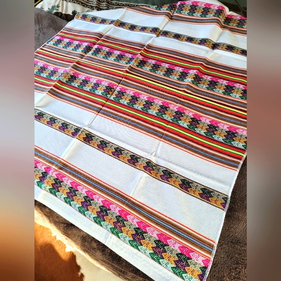 Vintage Peruvian table cloth/furniture cover - Picture 3 of 6